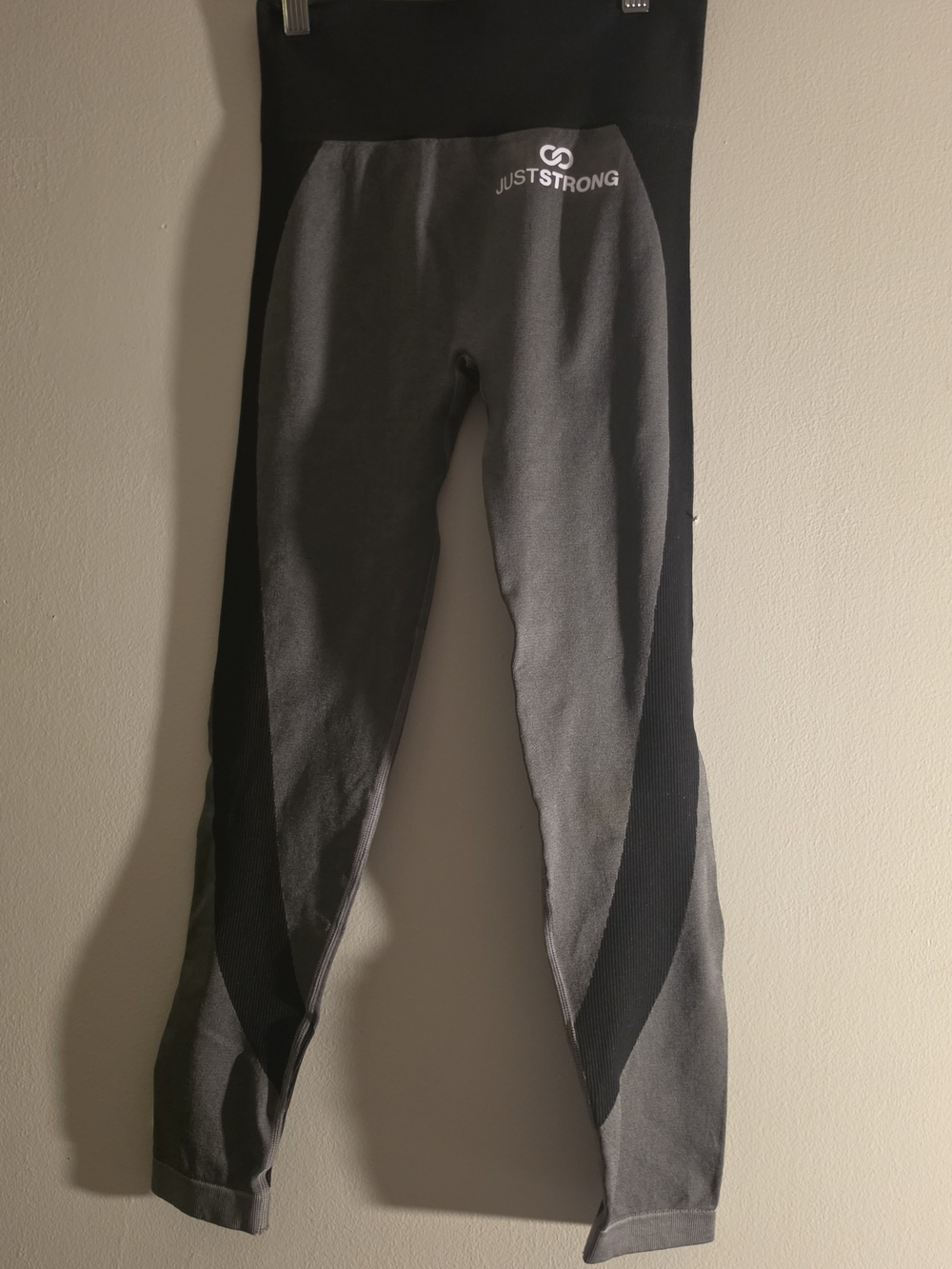 Just Strong Women’s Gray & Black Leggings